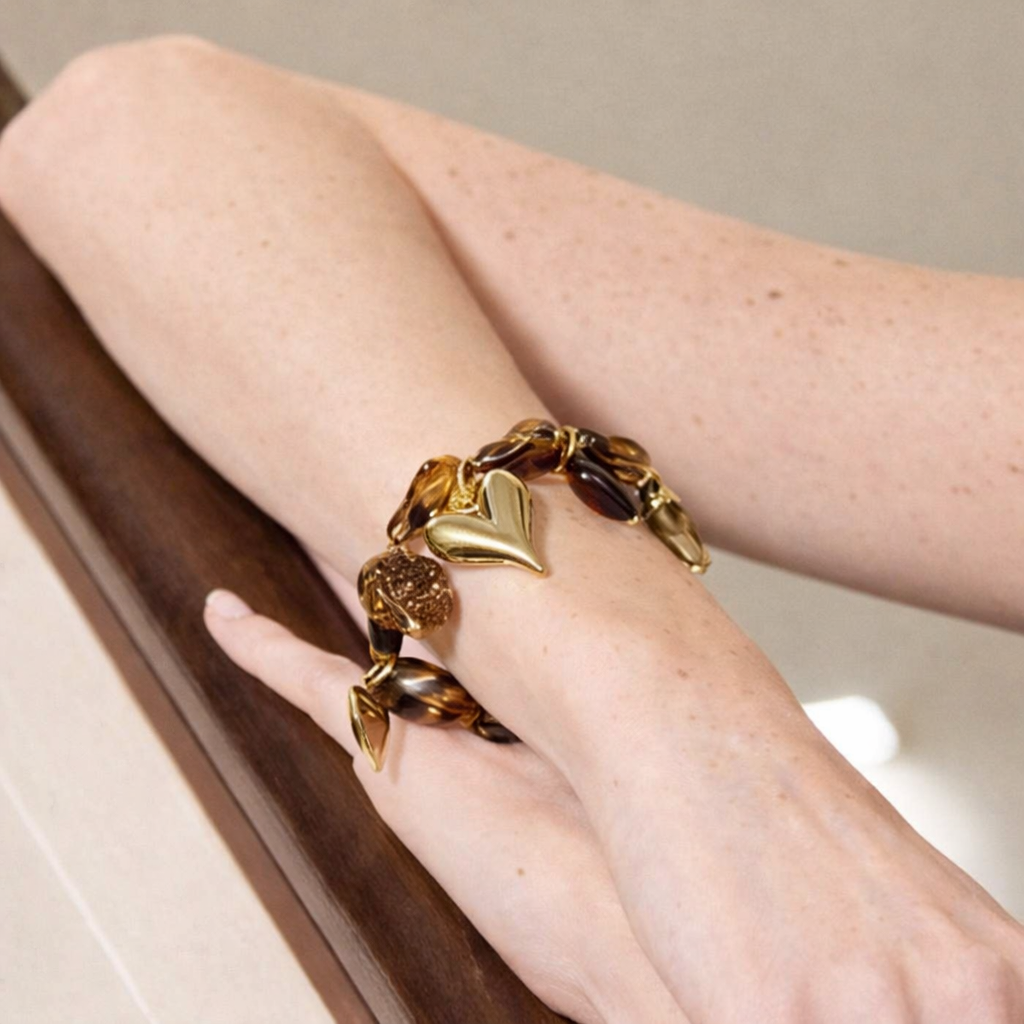 Bracelet résine à charms cœur
